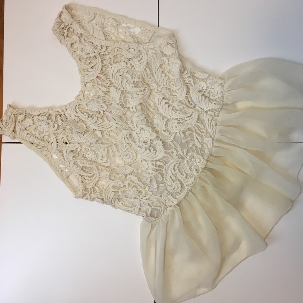 lacey white sleeveless blouse
